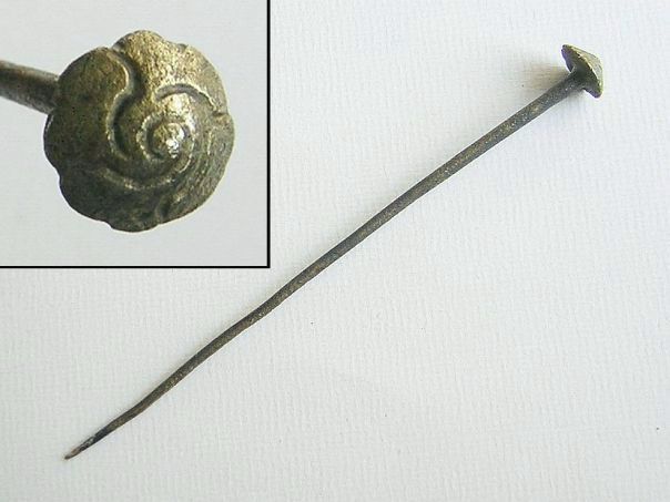 Hairpin with flower bud from the Ming period – (4052)